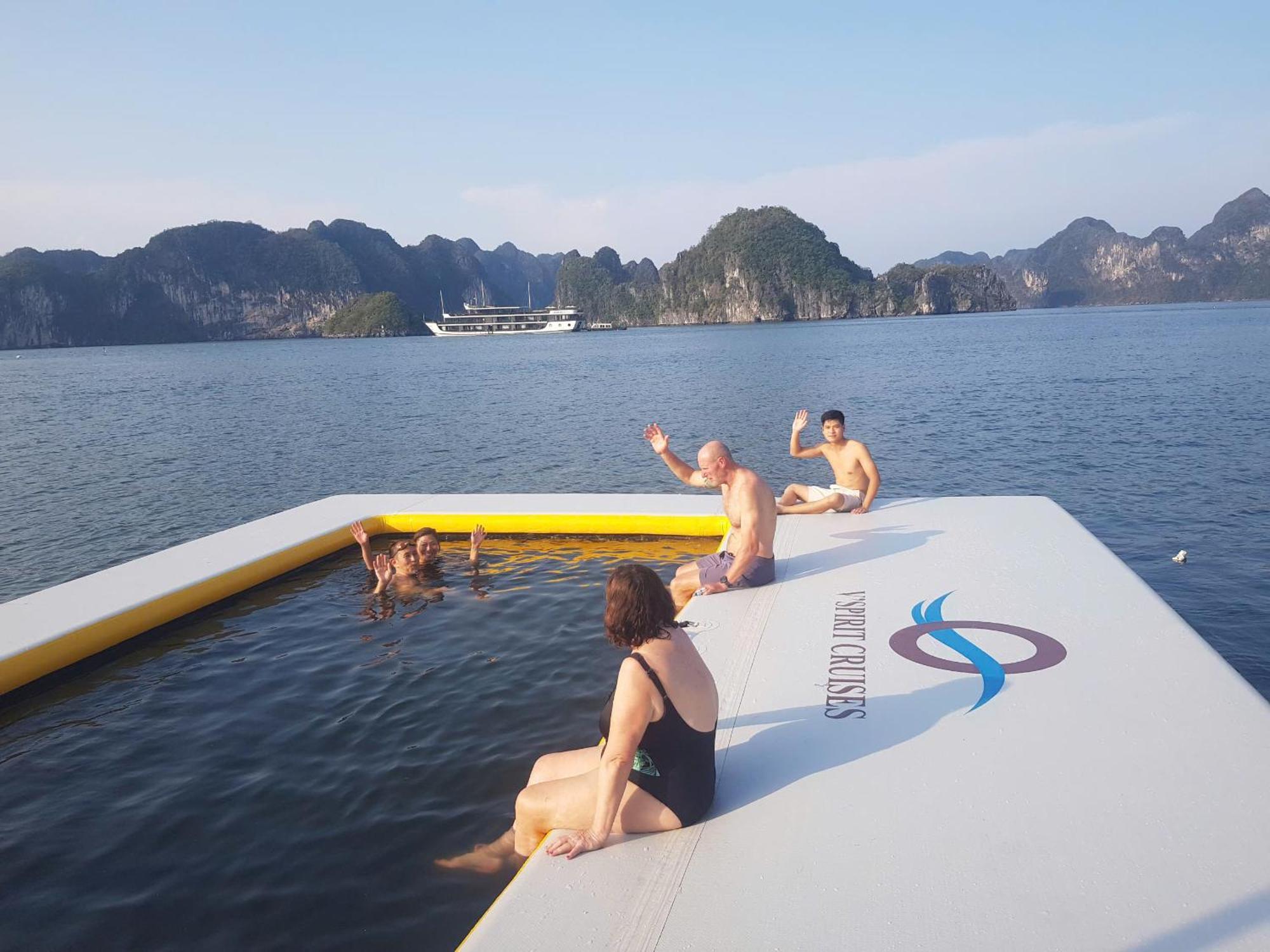 ホテル V'Spirit Cruise ハロン エクステリア 写真