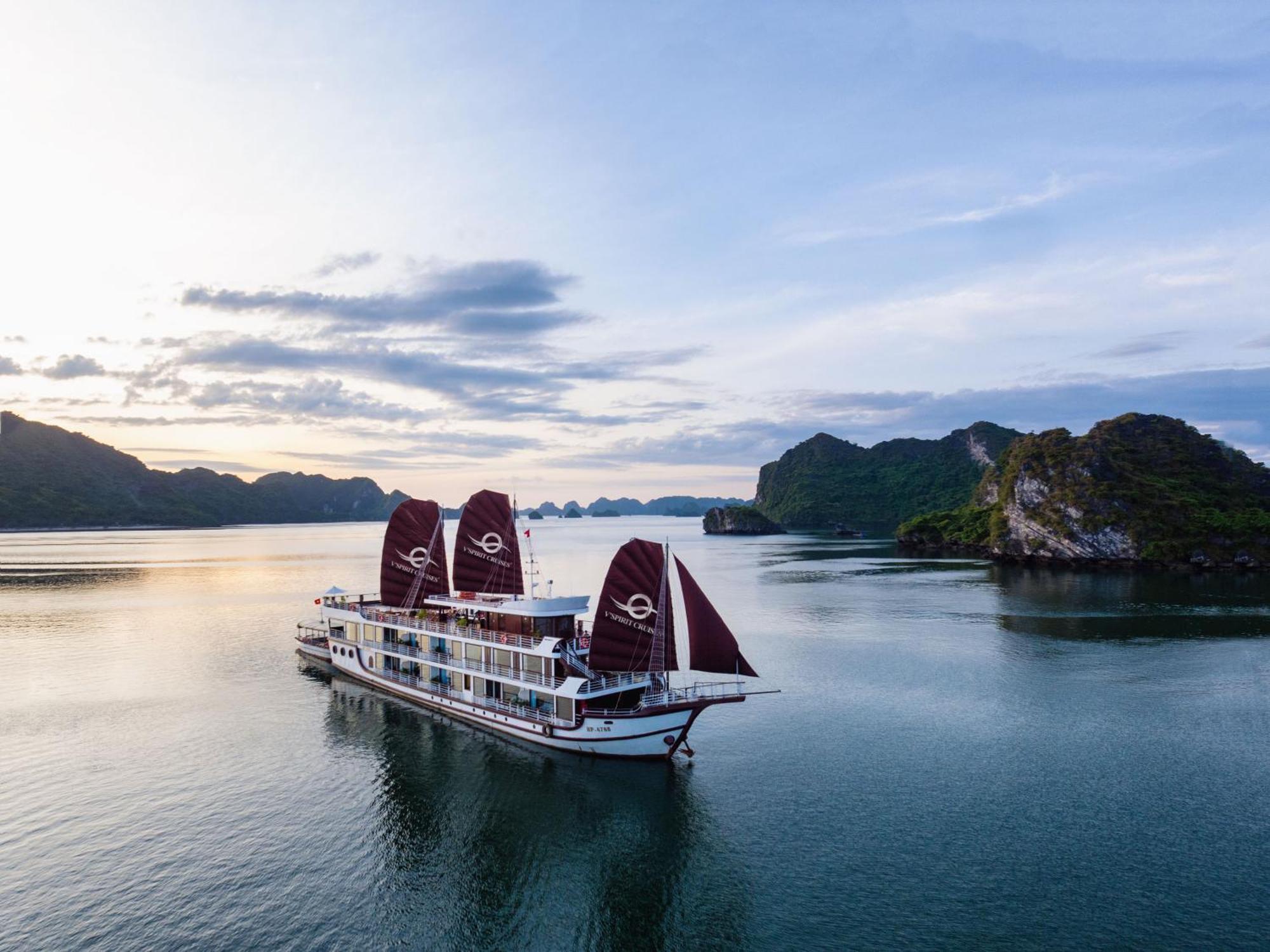 ホテル V'Spirit Cruise ハロン エクステリア 写真